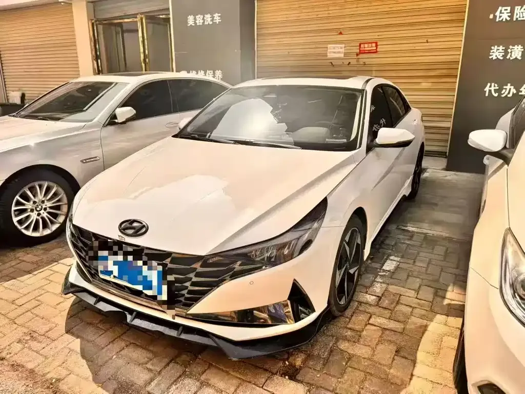 Hyundai Elantra — фото 1