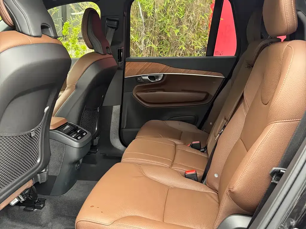 Volvo XC90 2024 из CN, фото 8