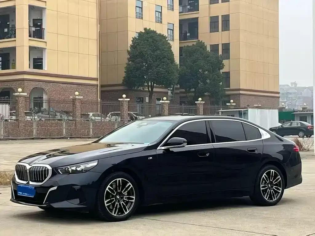 BMW 5 Series — фото 2