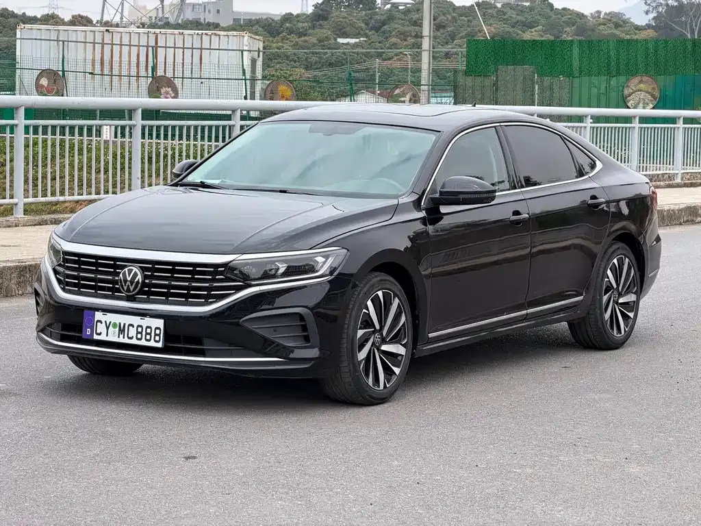 Volkswagen Passat — фото 1