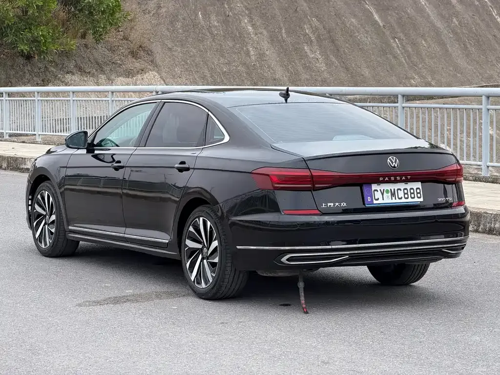 Volkswagen Passat — фото 10