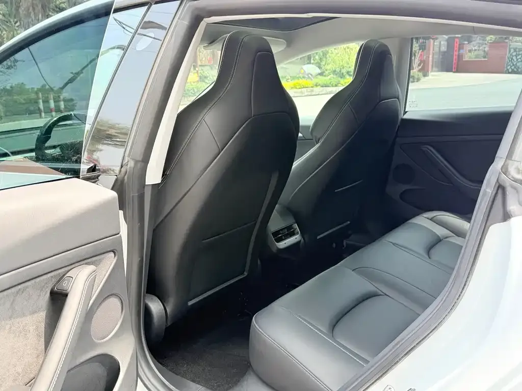 Tesla Model 3 — фото 4