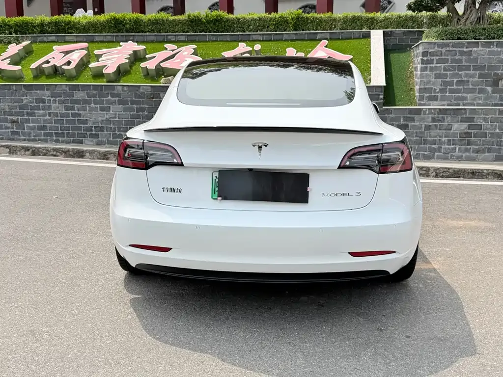 Tesla Model 3 — фото 9