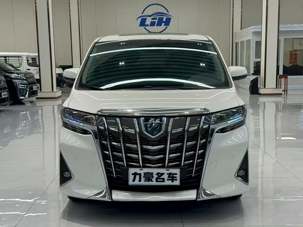 Toyota Alphard — фото 3