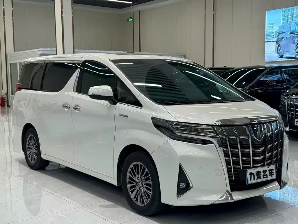 Toyota Alphard — фото 6