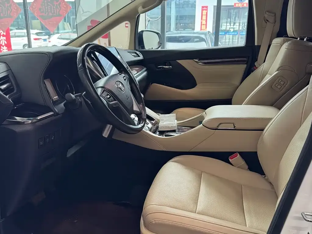 Toyota Alphard — фото 8