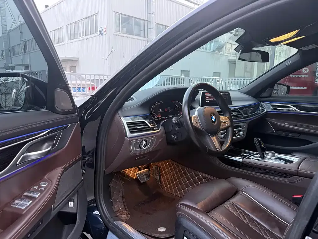 BMW 7 Series 2022 из CN, фото 6