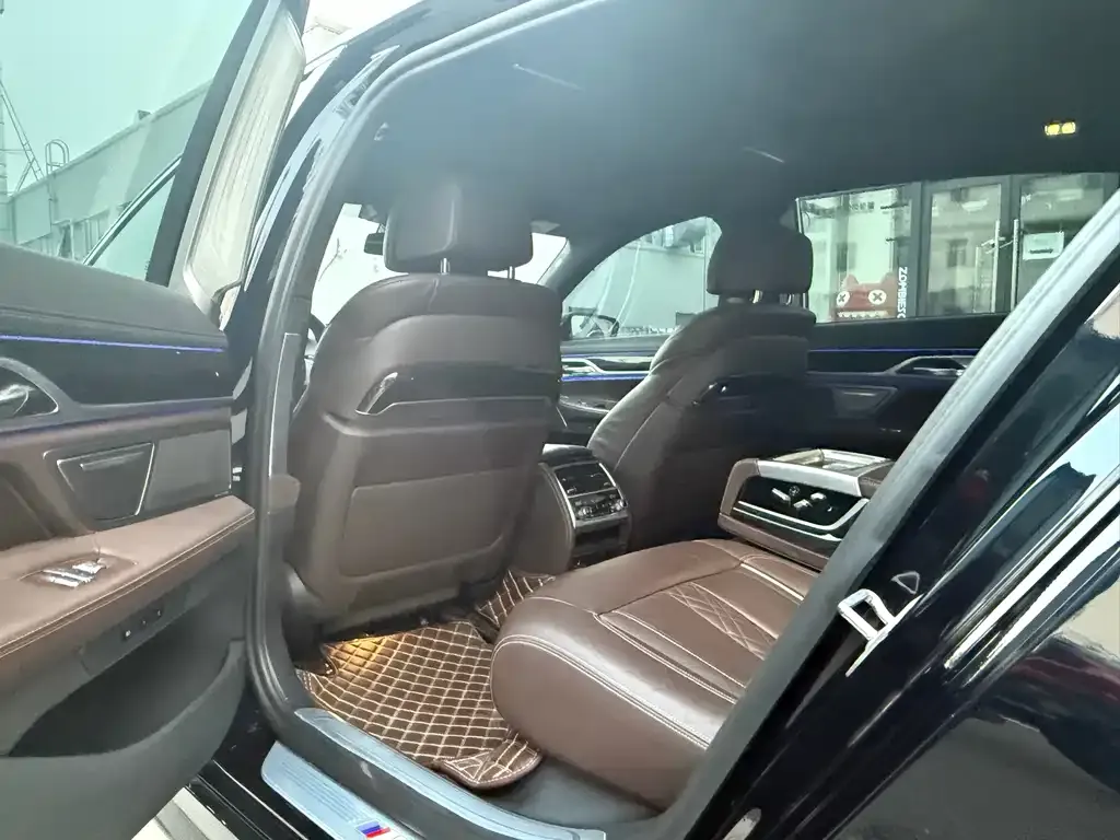 BMW 7 Series 2022 из CN, фото 2