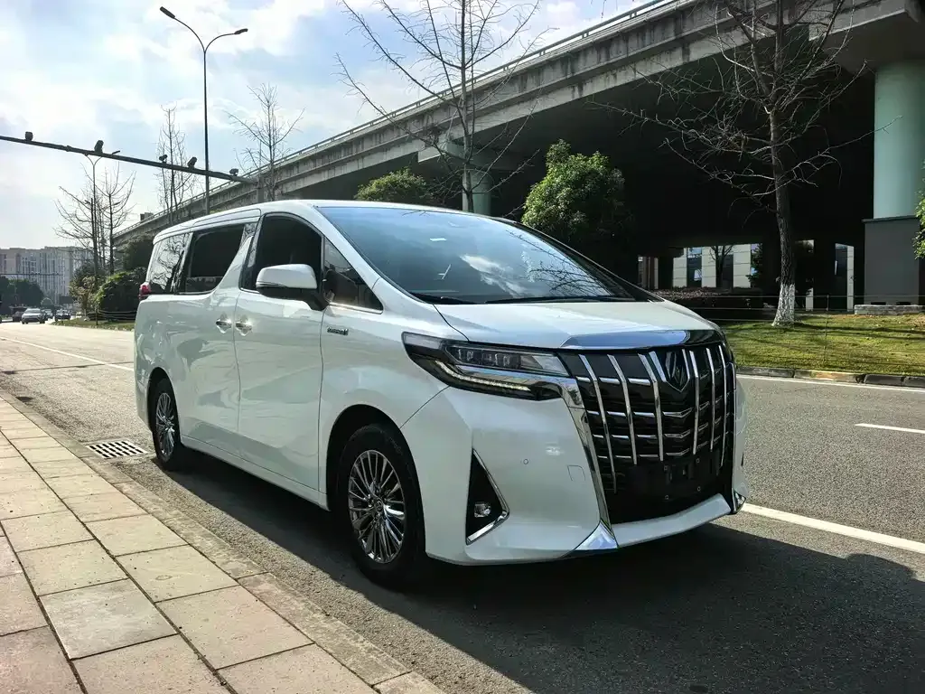 Toyota Alphard — фото 6