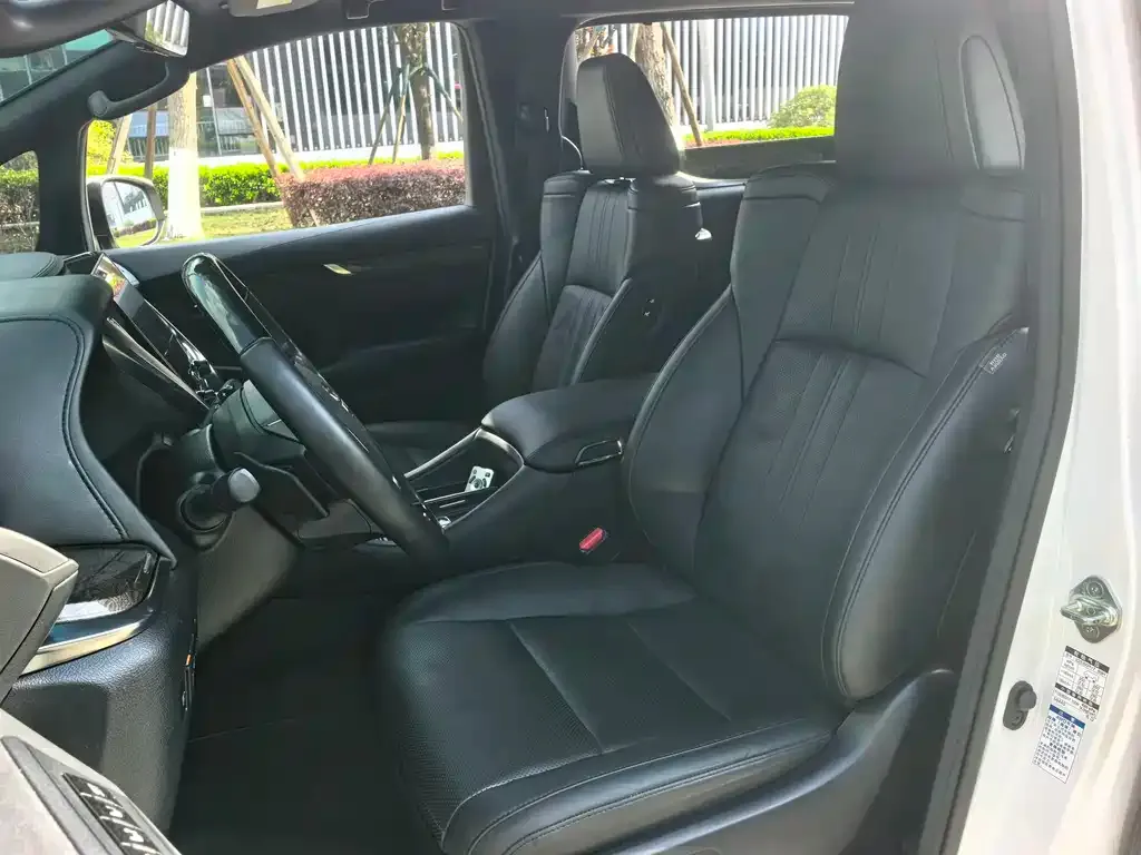 Toyota Alphard — фото 3