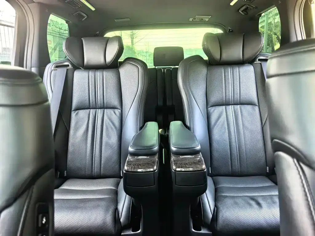 Toyota Alphard — фото 5