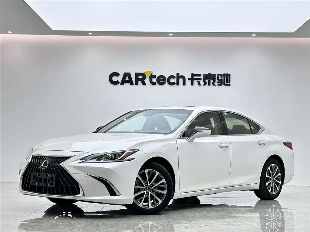 Lexus ES — фото 1