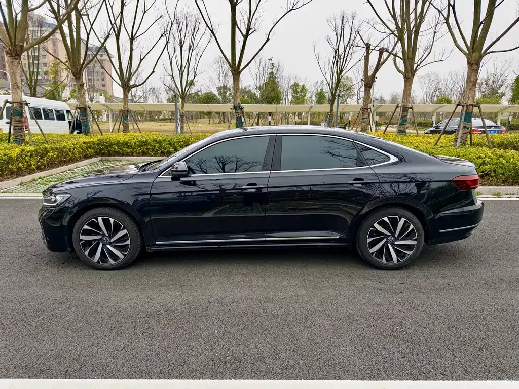 Volkswagen Passat — фото 10