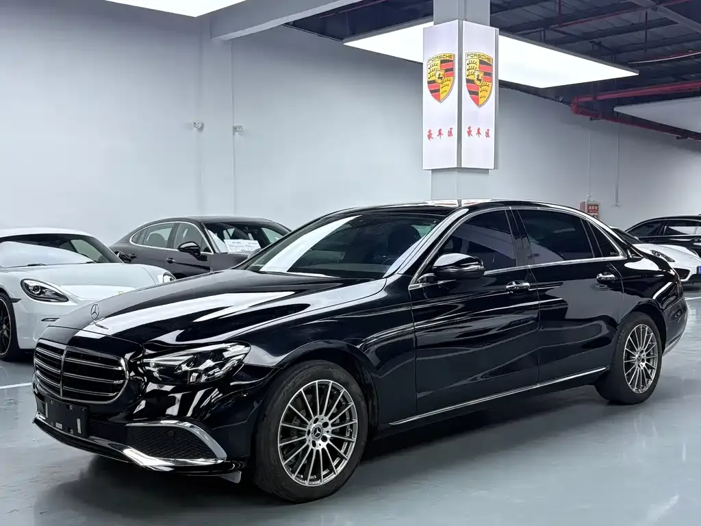 Mercedes-Benz E-Class — фото 1