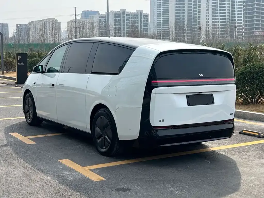 Li Auto MEGA — фото 6