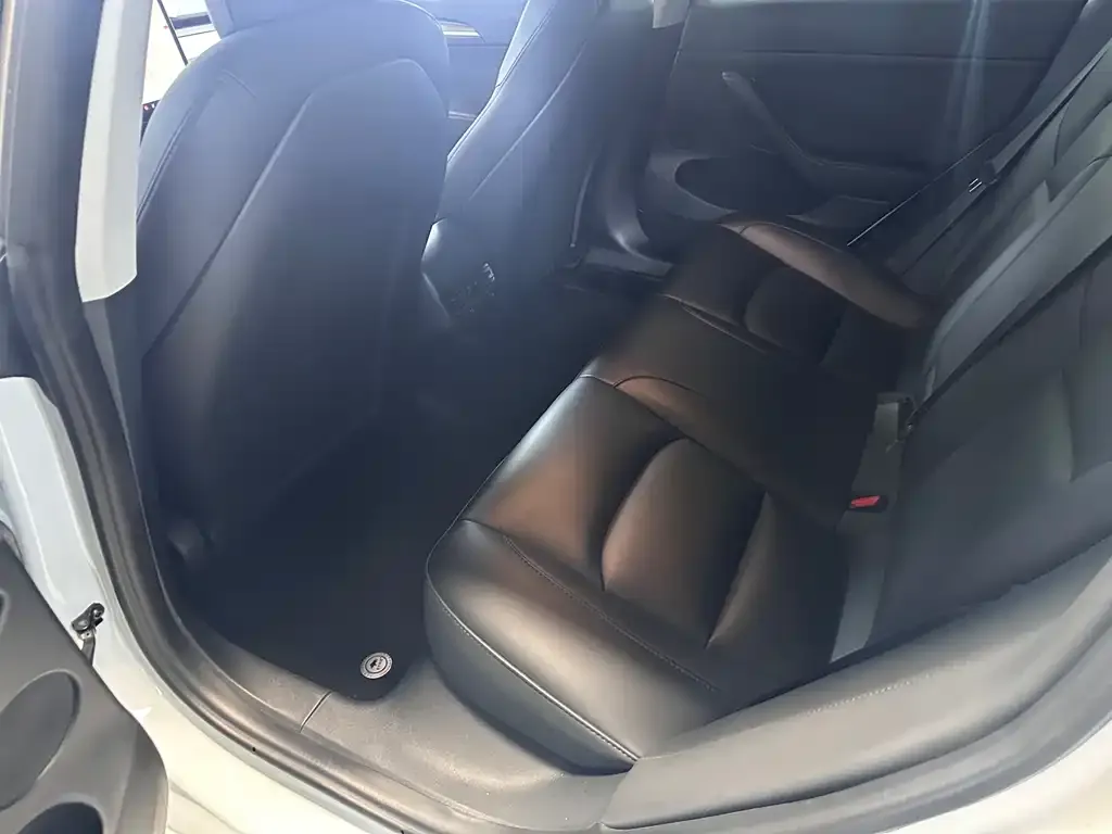Tesla Model 3 — фото 4