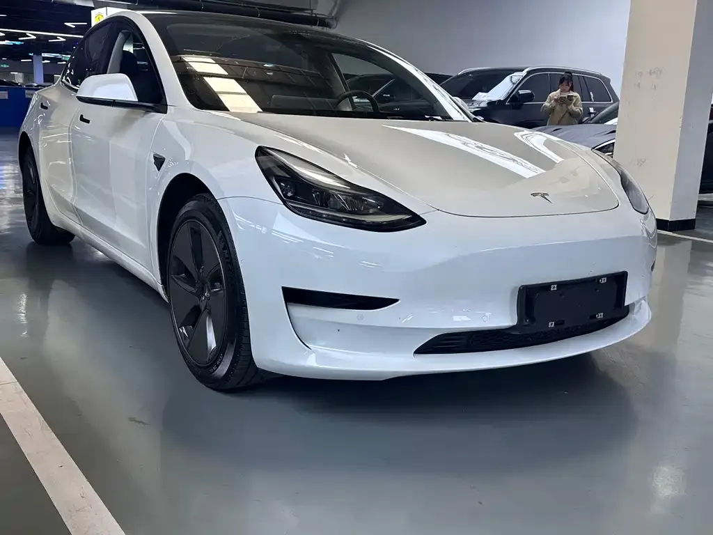 Tesla Model 3 — фото 7