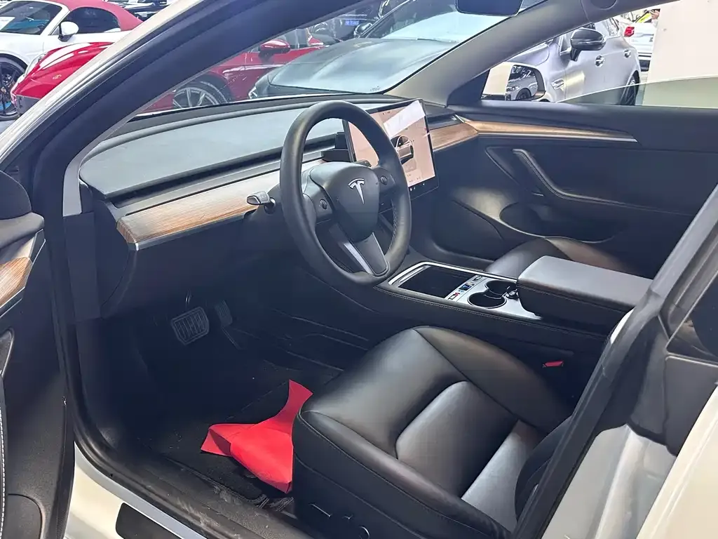 Tesla Model 3 — фото 2