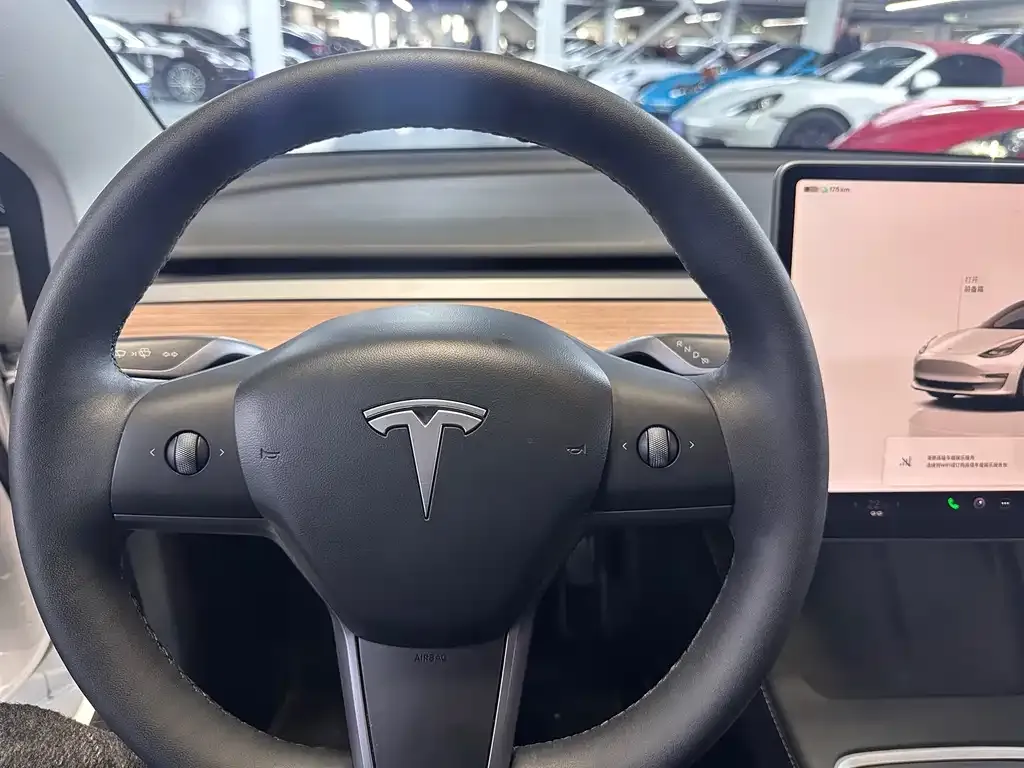 Tesla Model 3 — фото 10