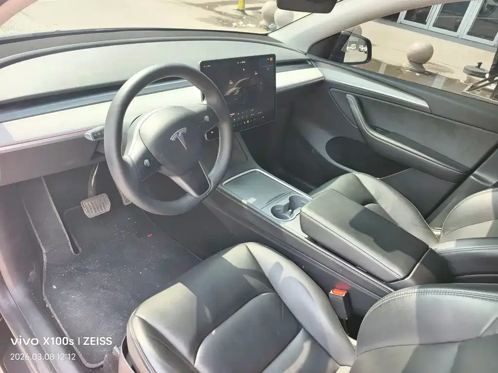 Tesla Model Y — фото 2
