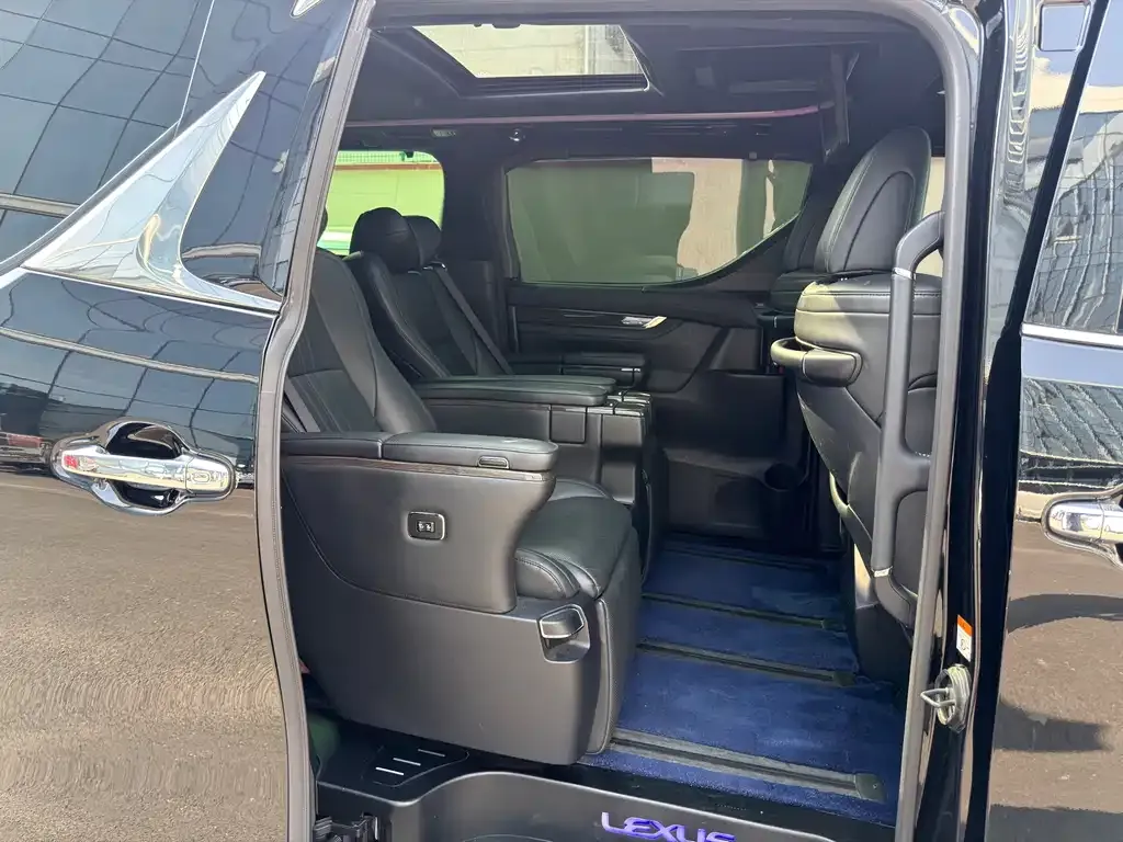 Toyota Vellfire 2023 из CN, фото 9