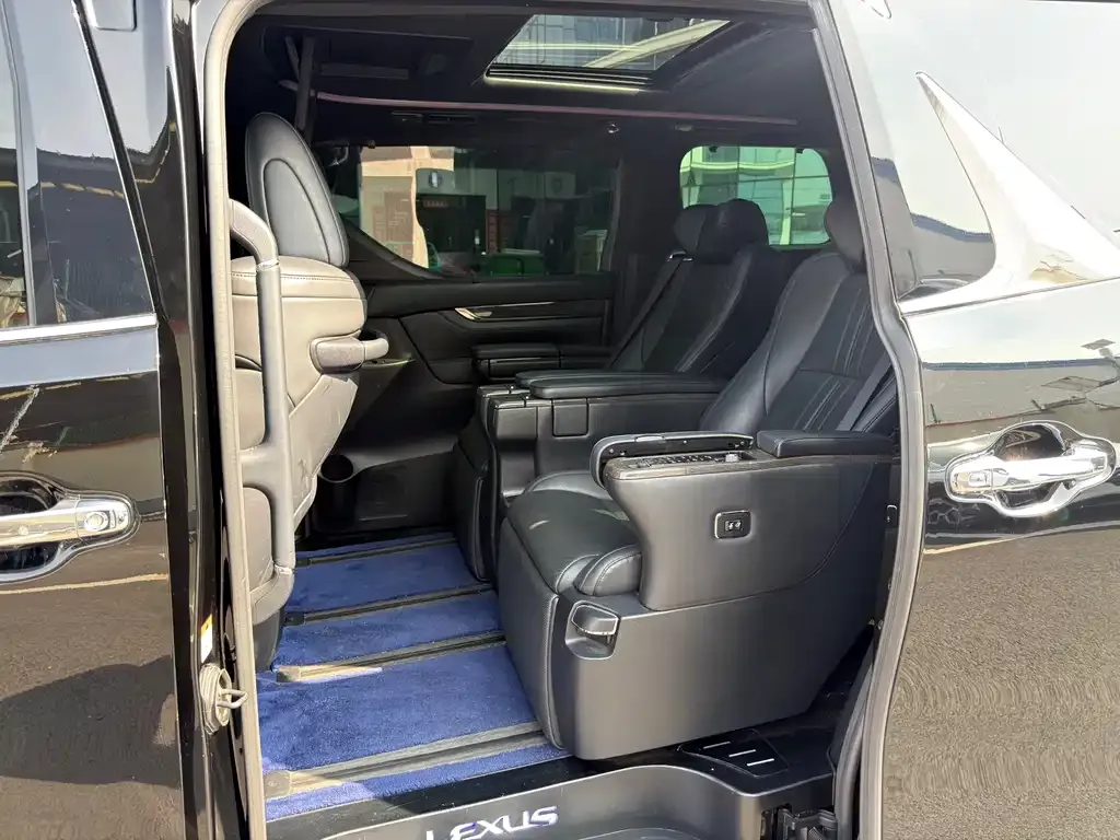 Toyota Vellfire 2023 из CN, фото 4