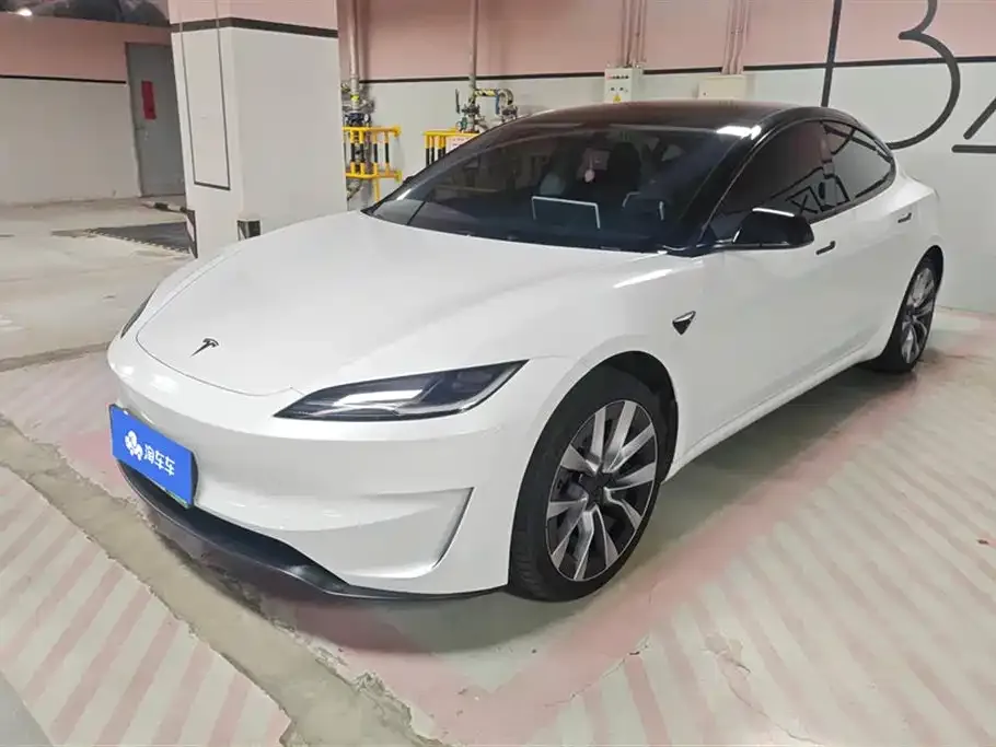 Tesla Model 3 — фото 1
