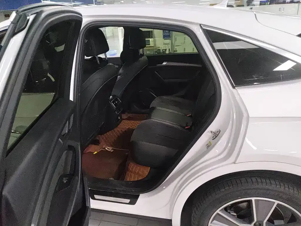 Audi Q5L Sportback 2022 из CN, фото 6