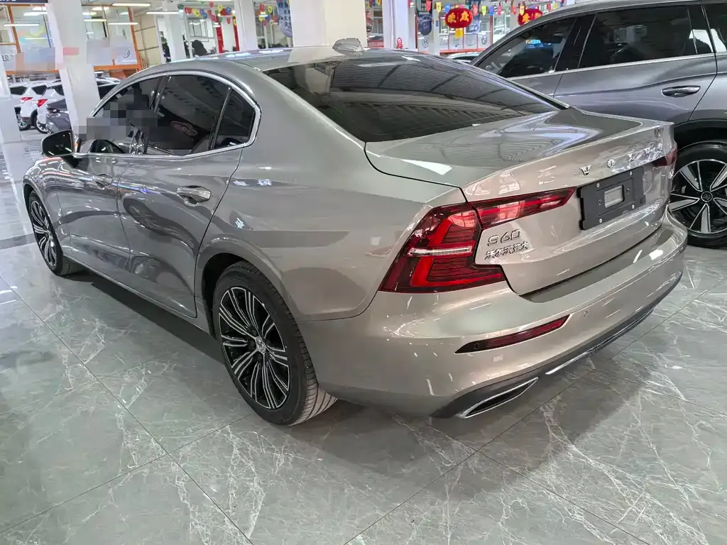 Volvo S60 2021 из CN, фото 4