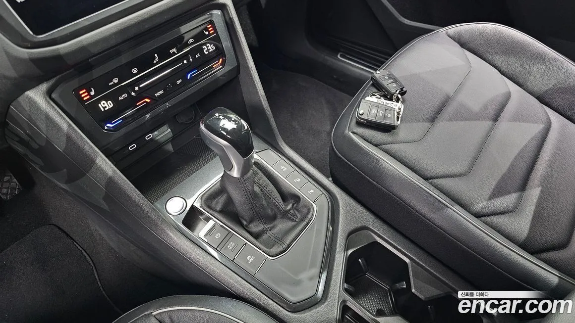 Volkswagen Tiguan — фото 10