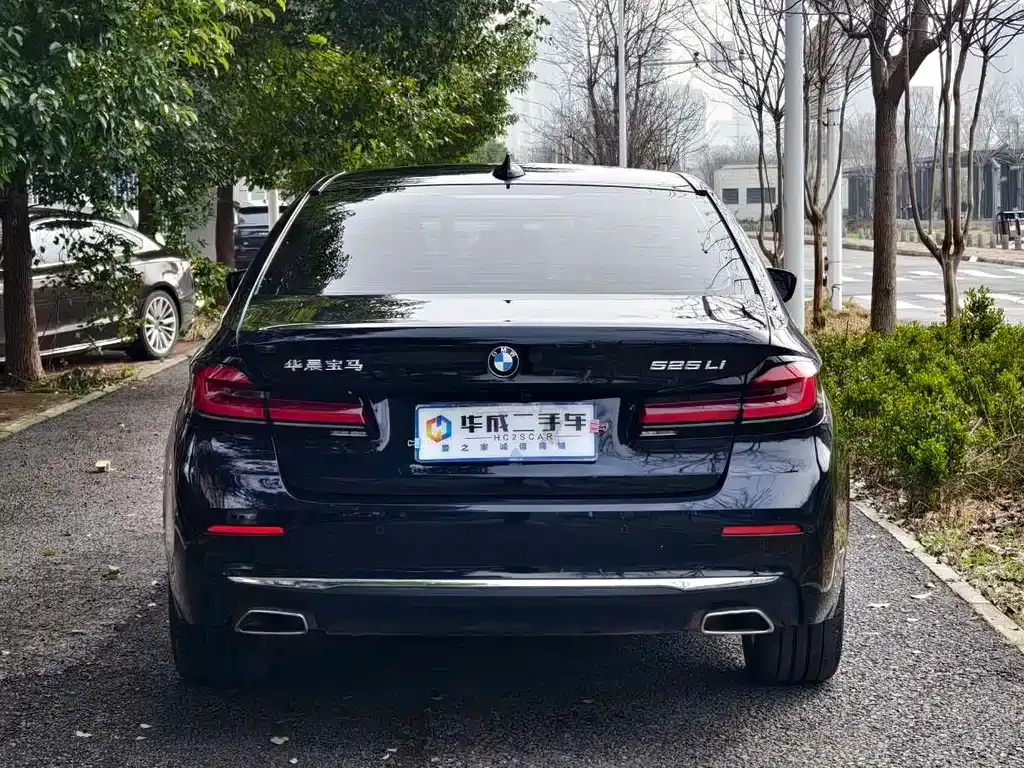 BMW 5 Series — фото 4