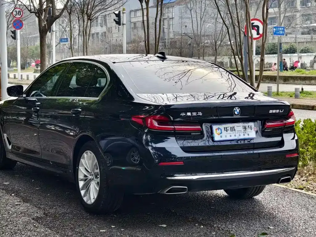 BMW 5 Series — фото 5