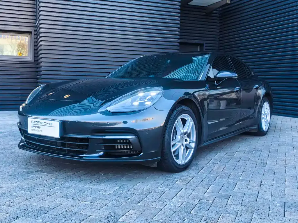 Porsche Panamera — фото 1