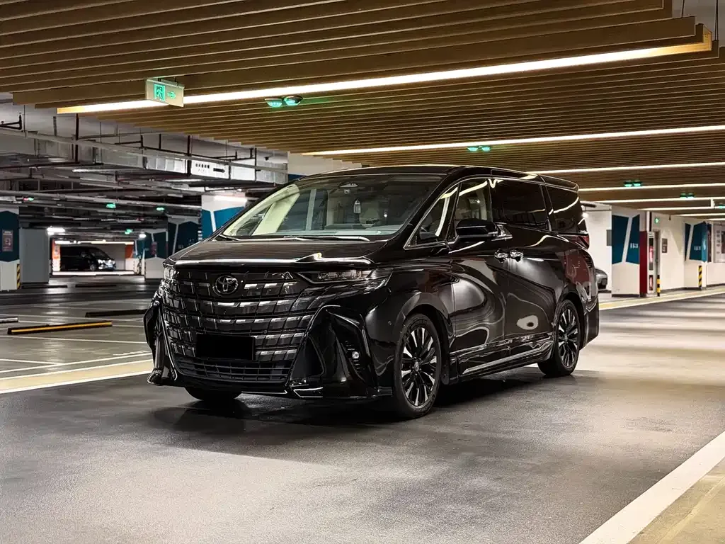 Toyota Alphard 2023 из CN, фото 1
