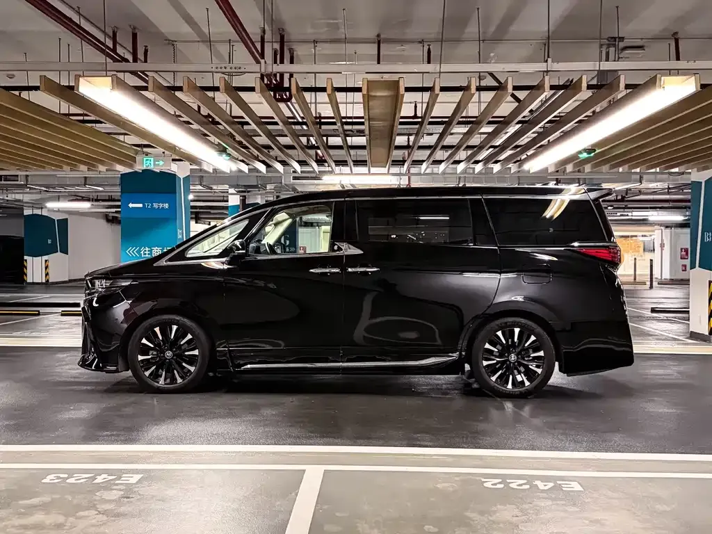 Toyota Alphard 2023 из CN, фото 9