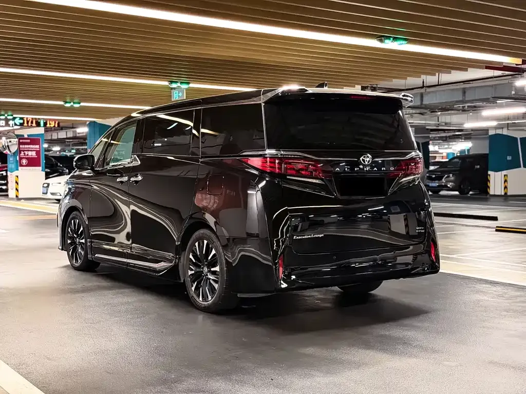 Toyota Alphard 2023 из CN, фото 2