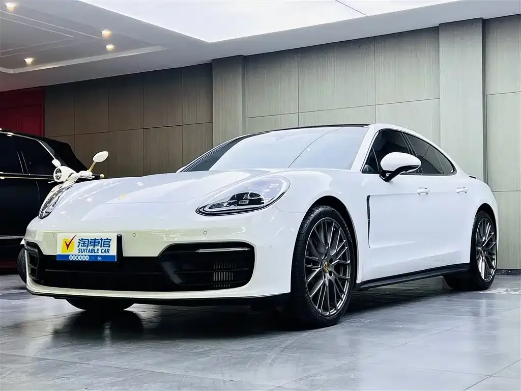 Porsche Panamera — фото 1