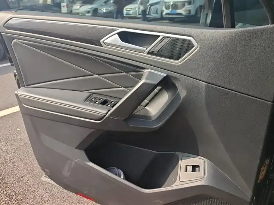 Volkswagen Tiguan L 2023 из CN, фото 9