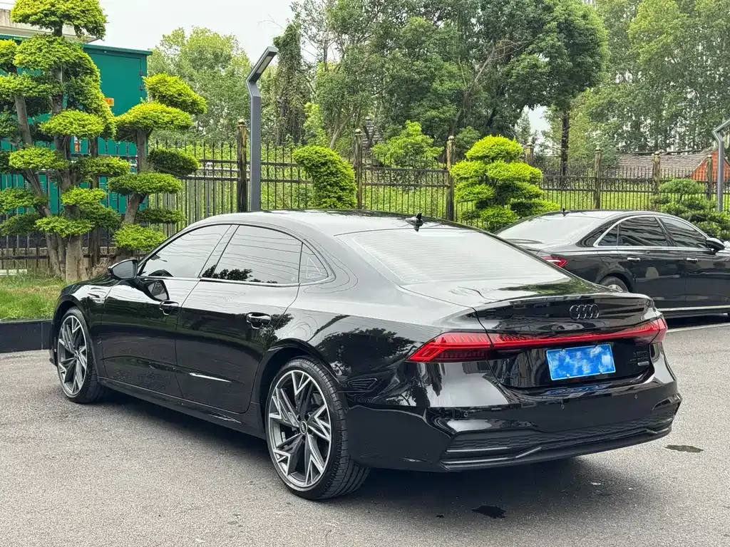 Audi A7L — фото 8