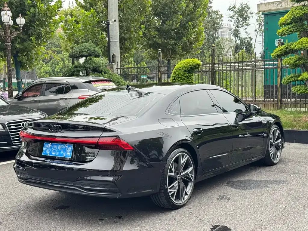 Audi A7L — фото 9