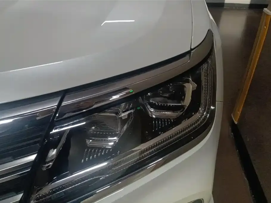 Roewe RX8 2023 из CN, фото 3