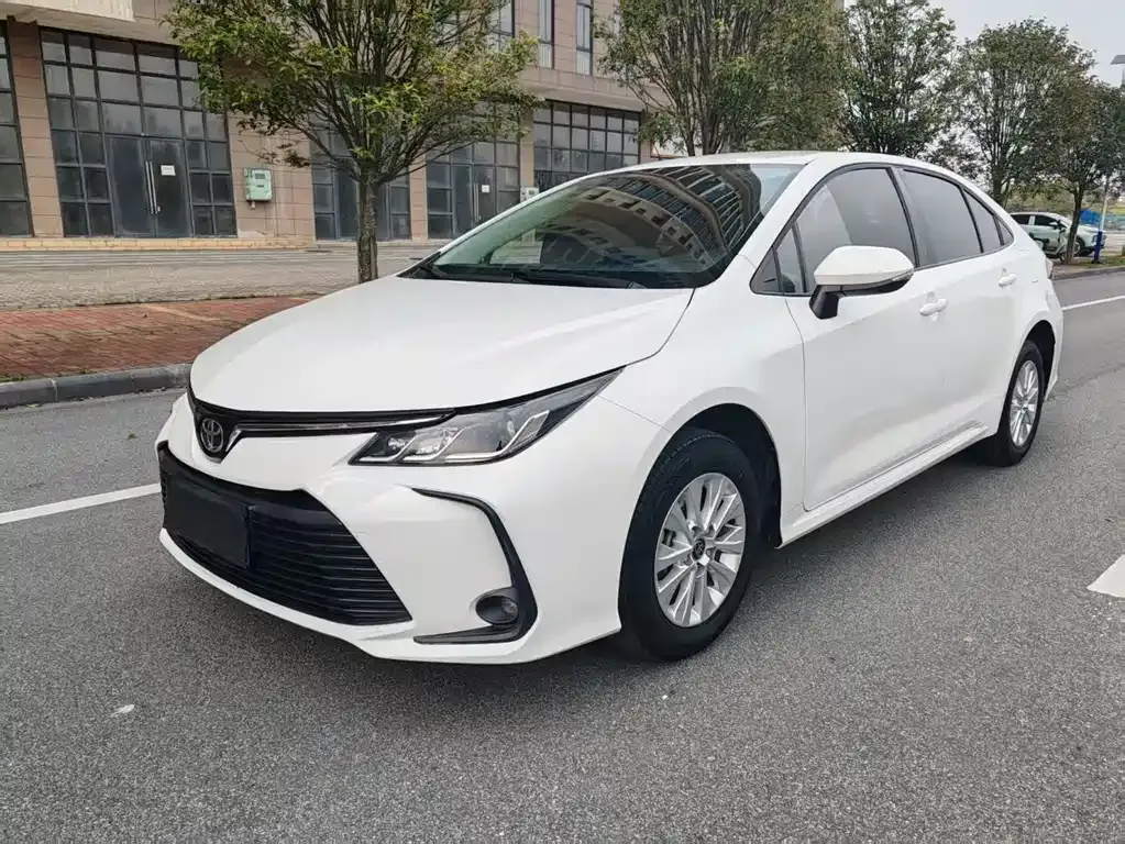 Toyota Corolla — фото 1