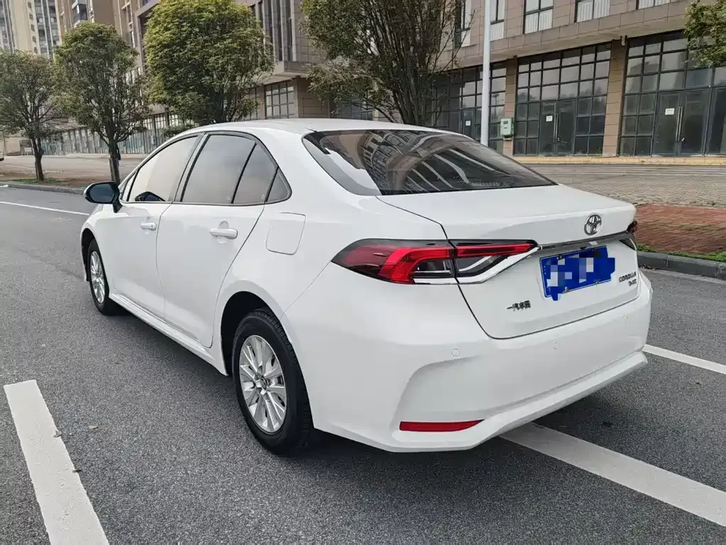 Toyota Corolla — фото 8