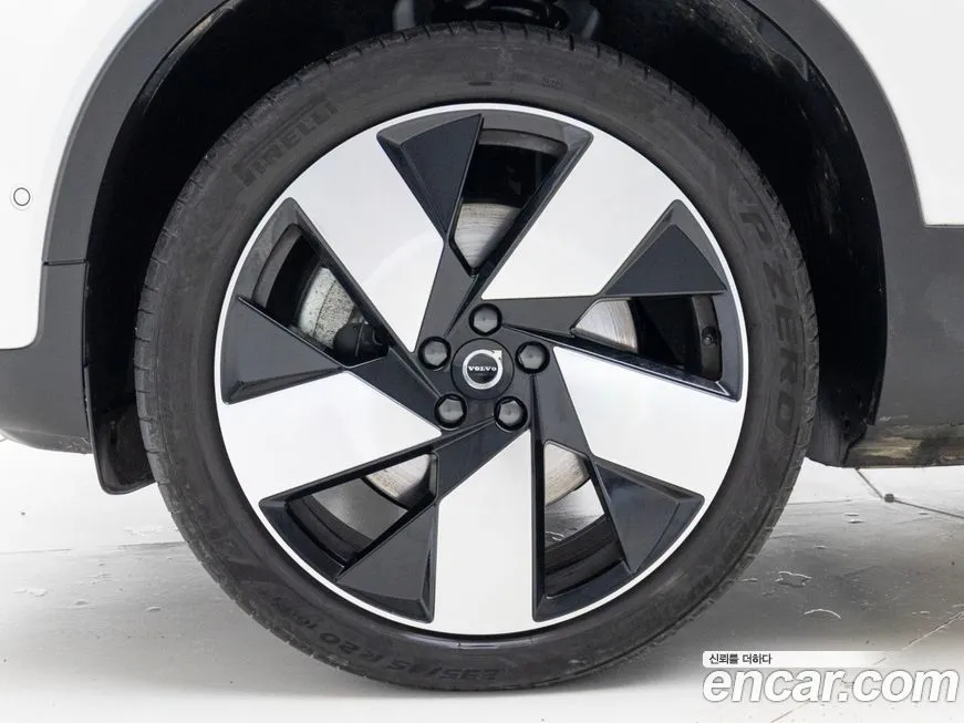 Volvo C40 2024 из KR, фото 2