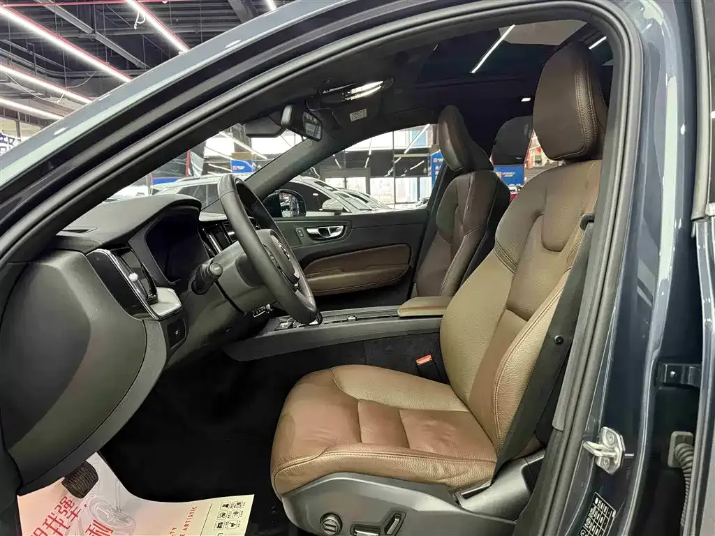 Volvo XC60 2022 из CN, фото 4