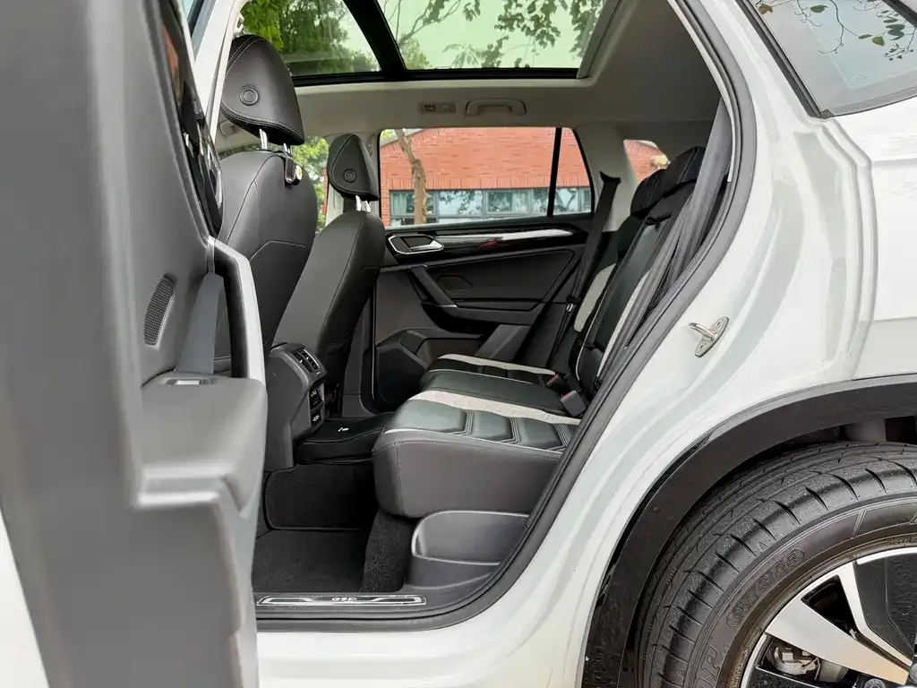Volkswagen GTE PHEV 2021 из CN, фото 2