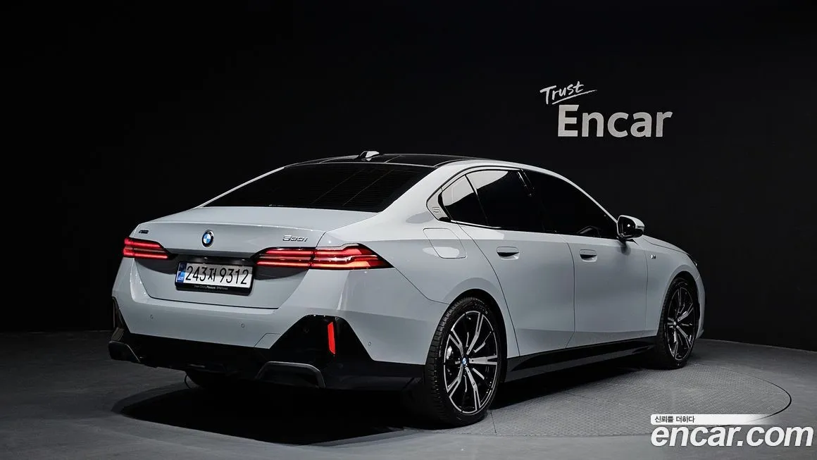 BMW 5-Series 2024 из KR, фото 2