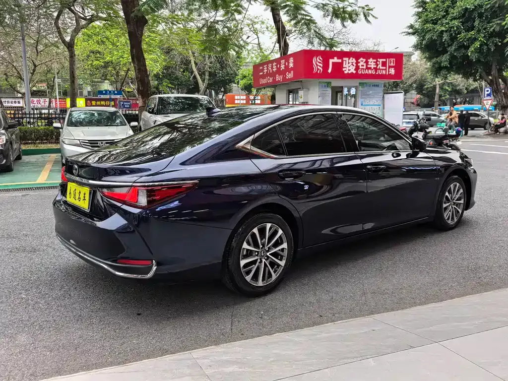 Lexus ES — фото 10