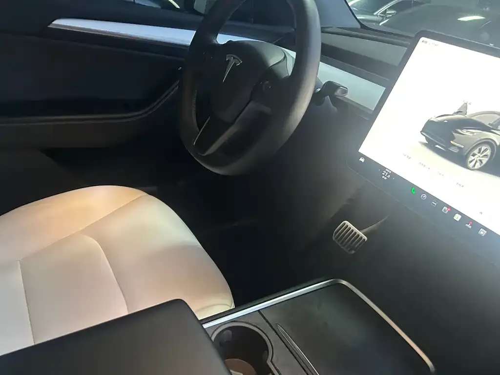 Tesla Model Y — фото 4
