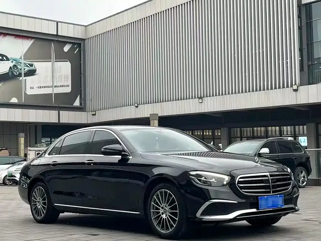 Mercedes-Benz E-Class — фото 4